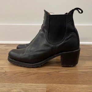 Frye Sabrina Chelsea Booites Size 9 Black